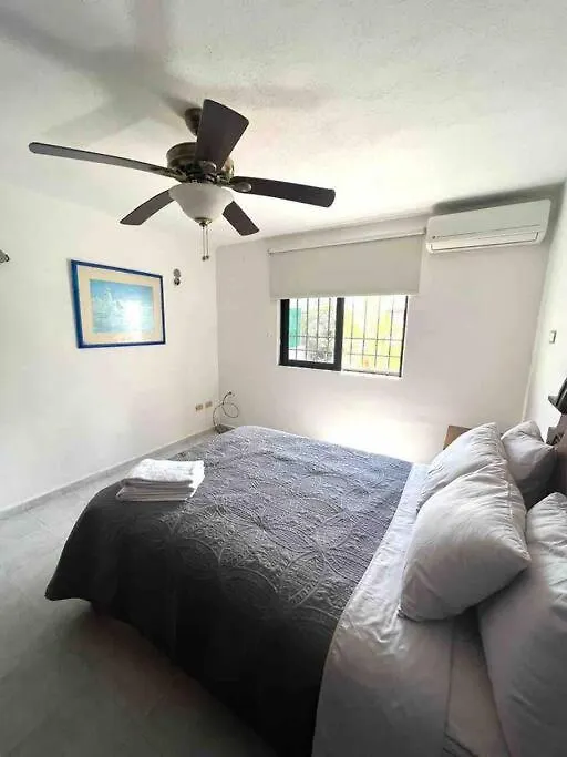 Beachside Haven With Private Pool Your Tranquil Family Retreat Awaits カンクン ヴィラ